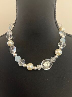White House Black Market Clear Crystal and Pearl Necklace